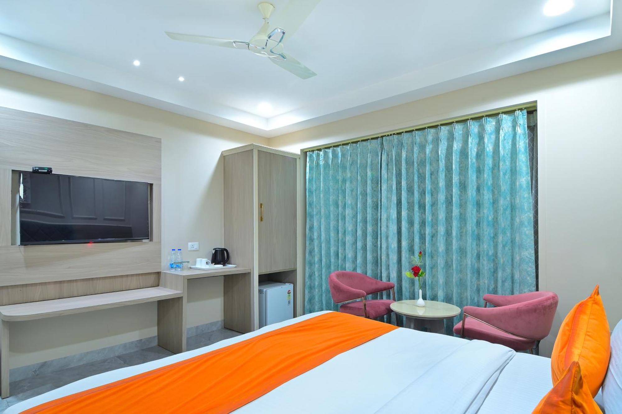 Hotel Sapphire House - 3 Mins Walk From Metro And 5 Mins From Rail Station 新德里 外观 照片