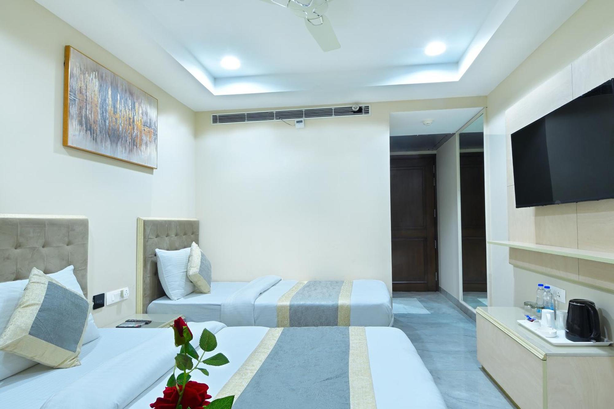 Hotel Sapphire House - 3 Mins Walk From Metro And 5 Mins From Rail Station 新德里 外观 照片