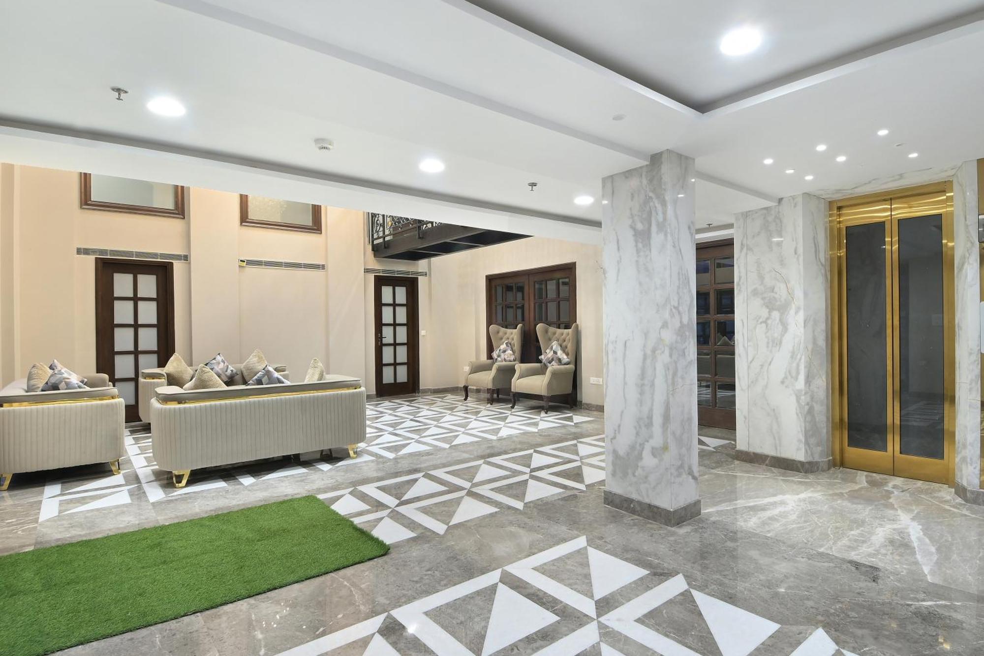 Hotel Sapphire House - 3 Mins Walk From Metro And 5 Mins From Rail Station 新德里 外观 照片